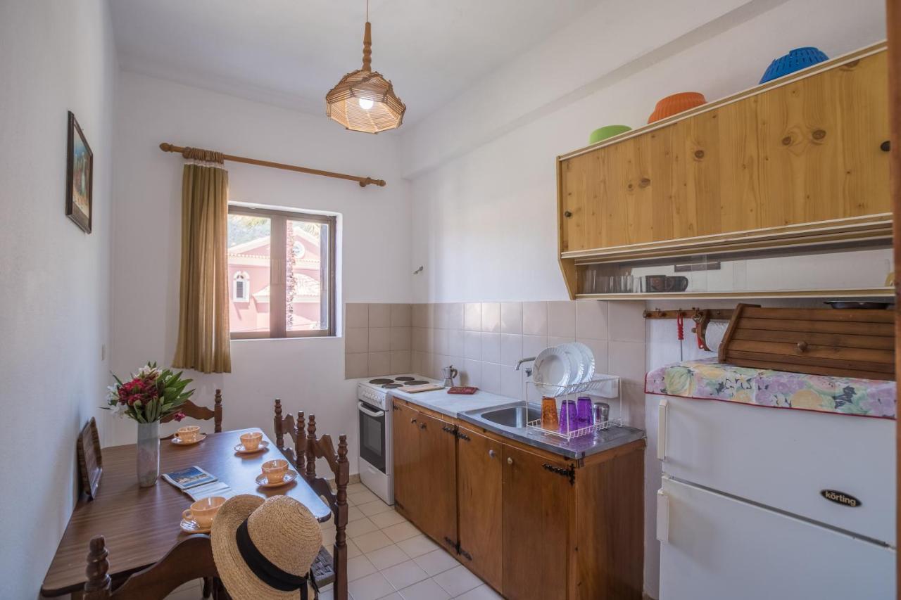 Apartament Tonia & *